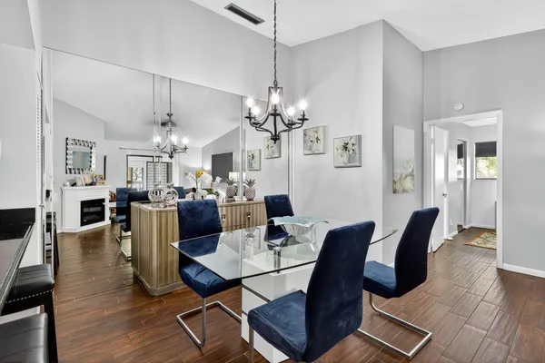 $195,000 | 15453 Lakes Of Delray Boulevard, Unit 207, Delray Beach, FL 33484