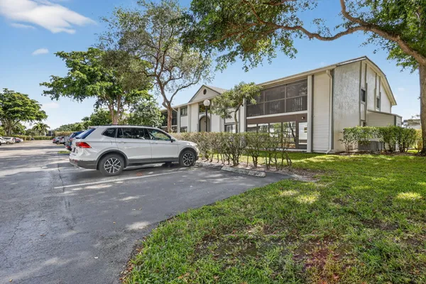 $195,000 | 15453 Lakes Of Delray Boulevard, Unit 207, Delray Beach, FL 33484