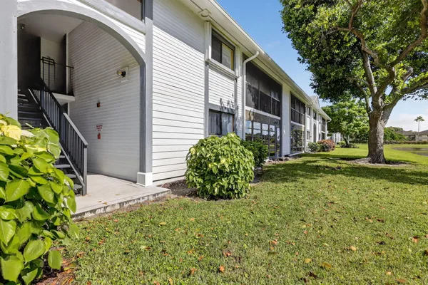 $195,000 | 15453 Lakes Of Delray Boulevard, Unit 207, Delray Beach, FL 33484