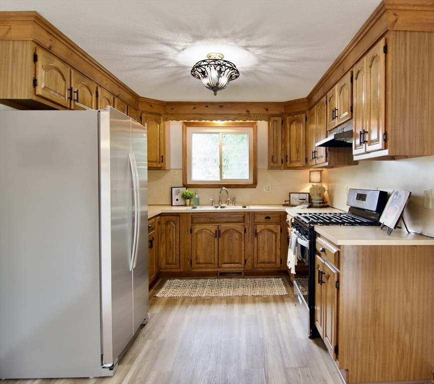 124 Mazarin Street Springfield, MA 01151 - Photo 8 of 42 Gallery Image 8