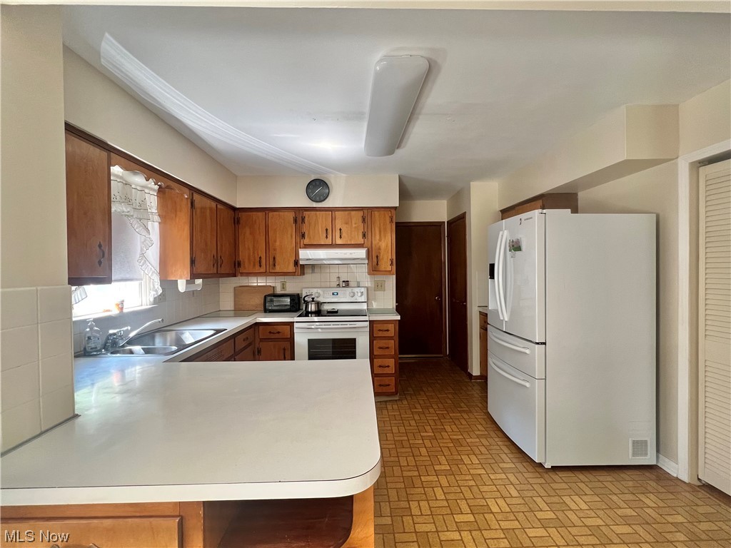 410 Holliston Road Akron, OH 44333 - Photo 9 of 26 Kitchen