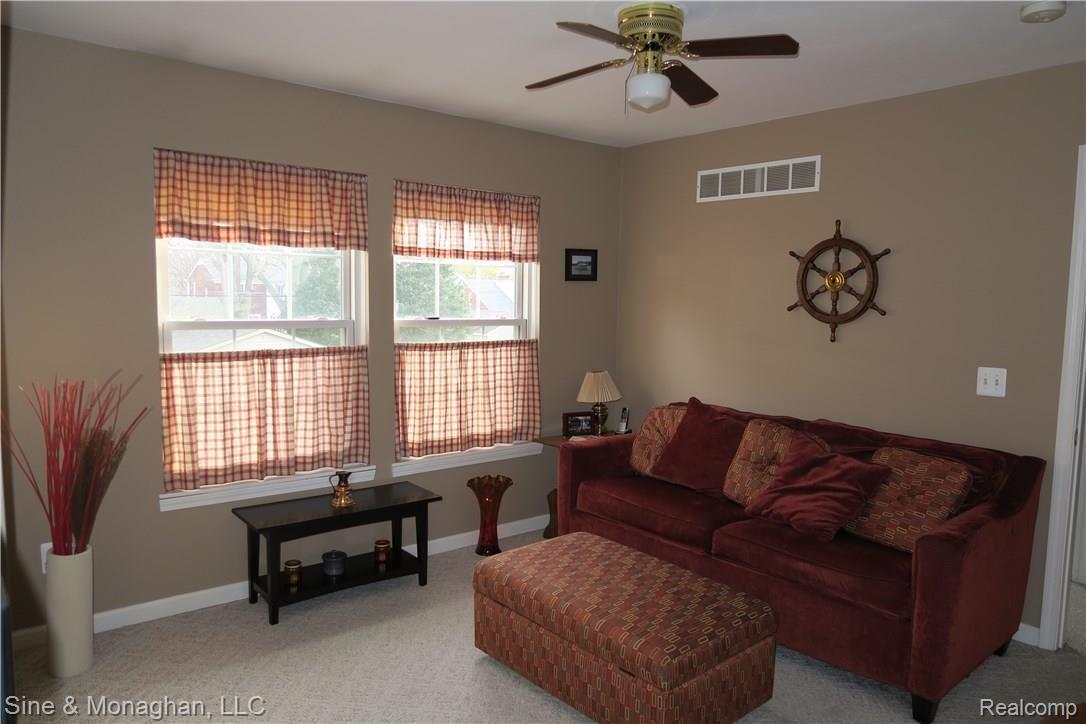 347 Kerby Road Grosse Pointe, MI 48236 - Photo 18 of 25 IMG_3495.JPG