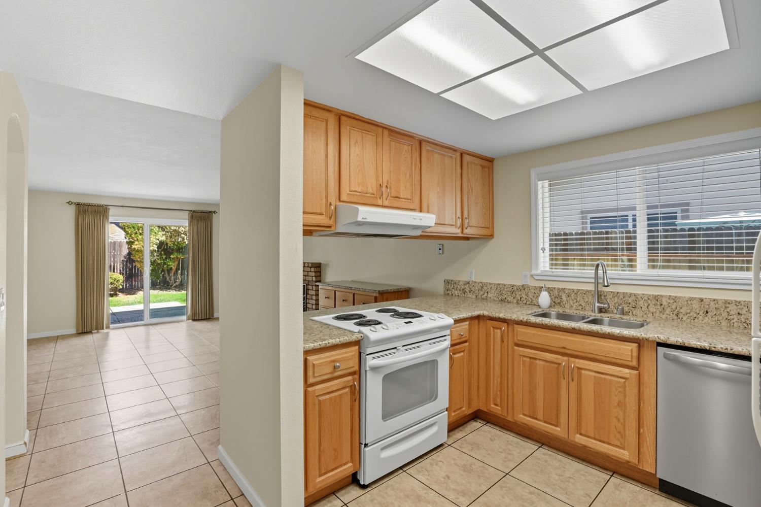 9057 Caldera Way Sacramento, CA 95826 - Photo 22 of 52