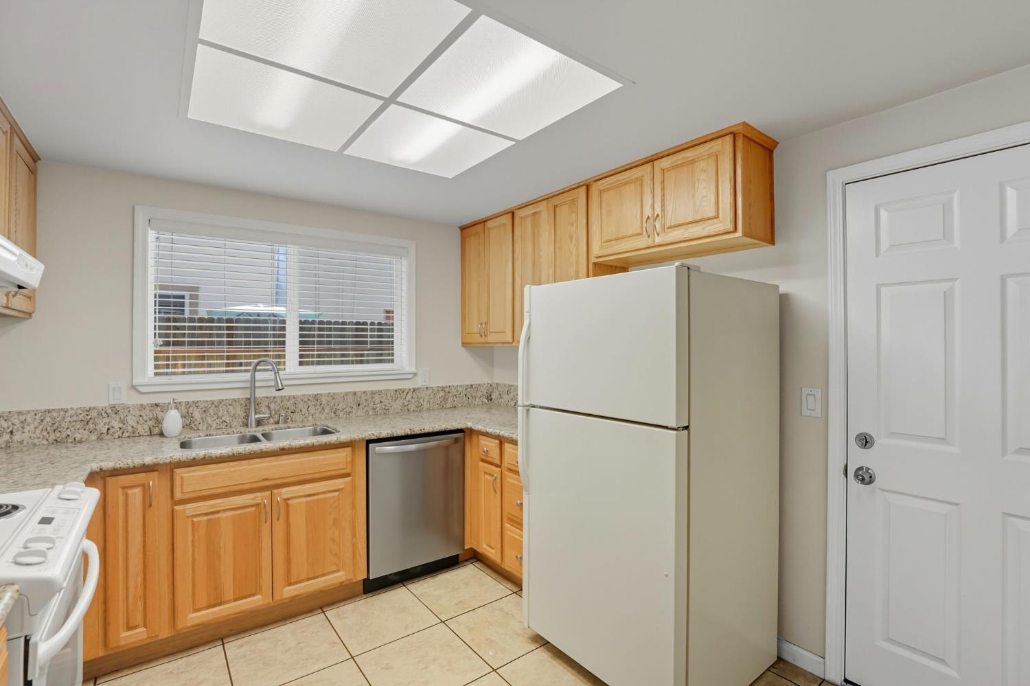 9057 Caldera Way Sacramento, CA 95826 - Photo 26 of 52