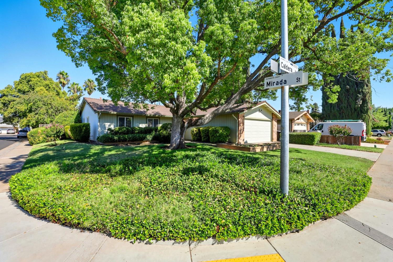 9057 Caldera Way Sacramento, CA 95826 - Photo 3 of 52