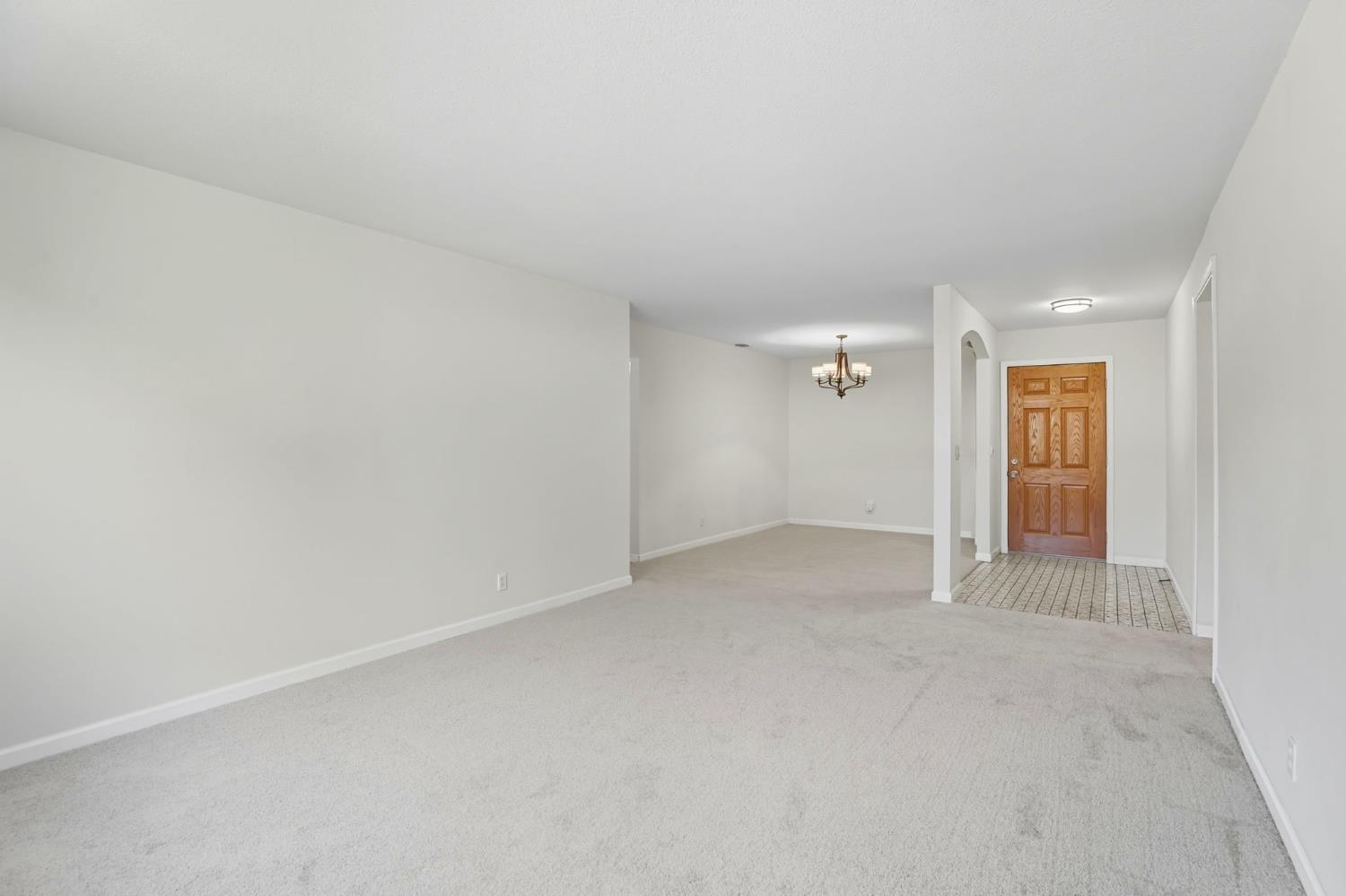 9057 Caldera Way Sacramento, CA 95826 - Photo 7 of 52