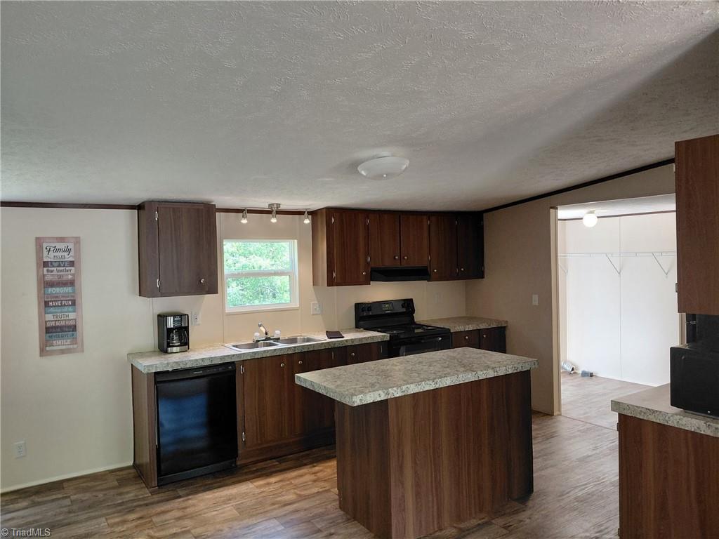 127 Ring Pl Road Mount Airy, NC 27030 - Photo 5 of 25 Gallery Image 5