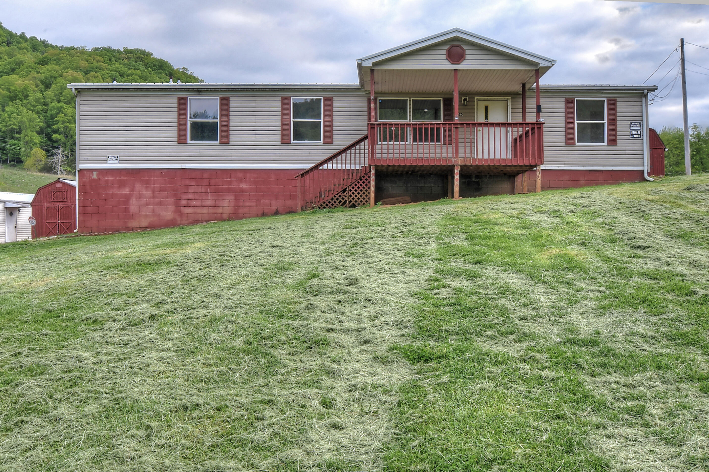 125 Ug Buckles Road Elizabethton, TN 37643 - Photo 1 of 36 DSC_0037_38_39_40_41_42_1
