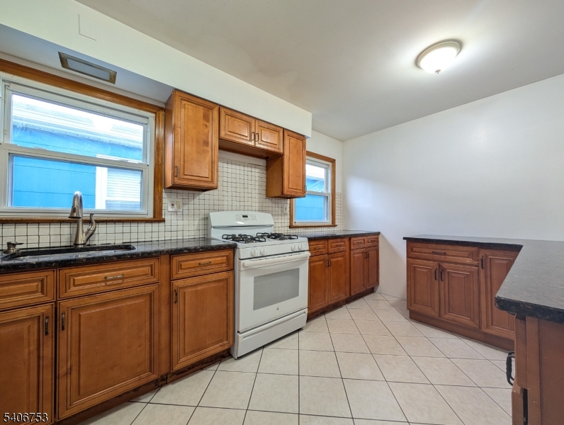 519 Davis Avenue, Unit 2 Kearny, NJ 07032 - Photo 6 of 16