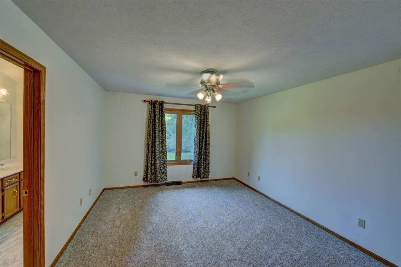 8362 McCurry Road Roscoe, IL 61073 - Photo 11 of 13 Gallery Image 11