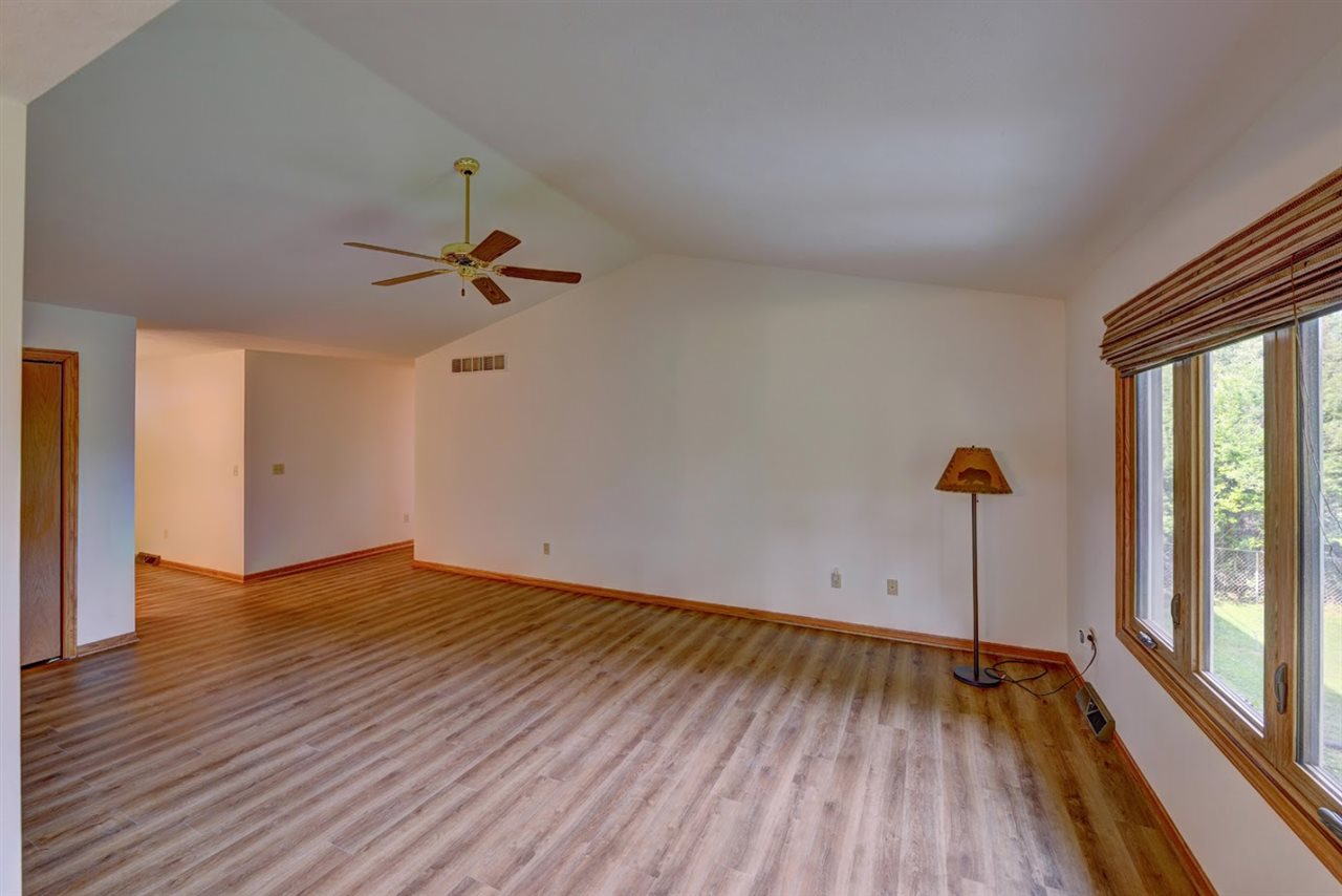 8362 McCurry Road Roscoe, IL 61073 - Photo 5 of 13 Gallery Image 5