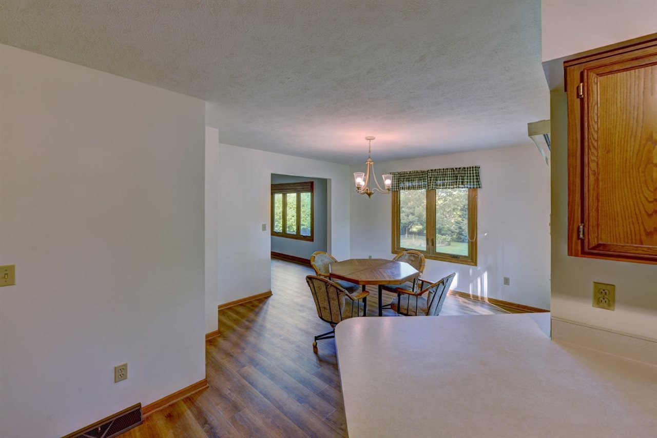 8362 McCurry Road Roscoe, IL 61073 - Photo 8 of 13 Gallery Image 8