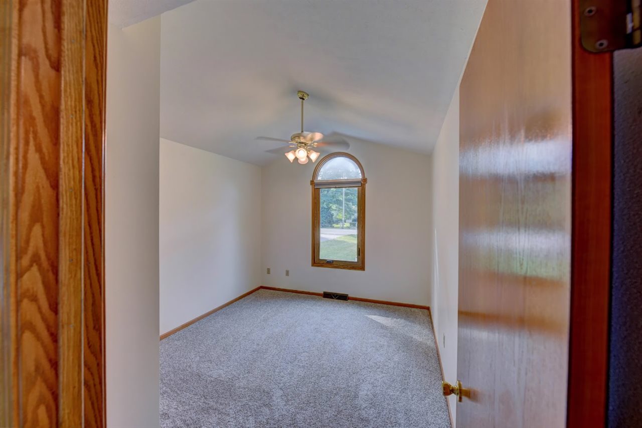 8362 McCurry Road Roscoe, IL 61073 - Photo 9 of 13 Gallery Image 9