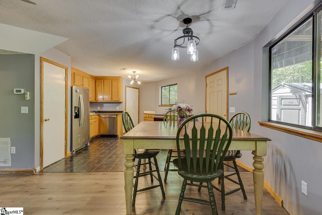 145 Hidden Valley Road Marietta, SC 29661 - Photo 7 of 37