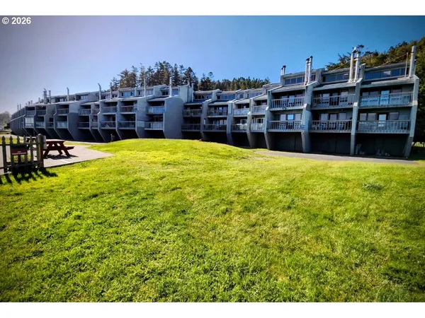 $335,000 | 94304 Wedderburn Loop, Unit 437, Gold Beach, OR 97444