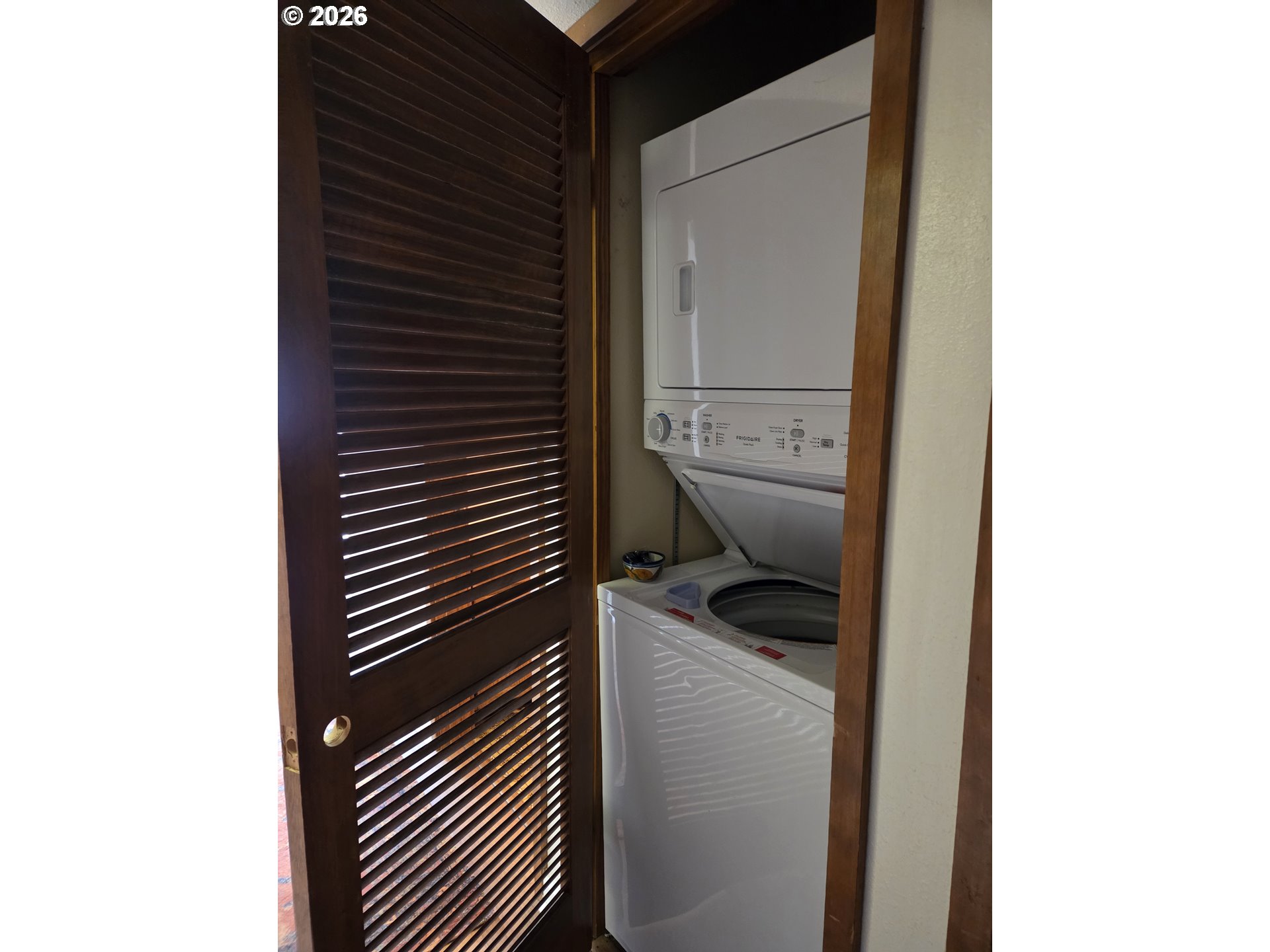 94304 Wedderburn Loop, Unit 437 Gold Beach, OR 97444 - Photo 7 of 20 a bathroom with a sink and a toilet