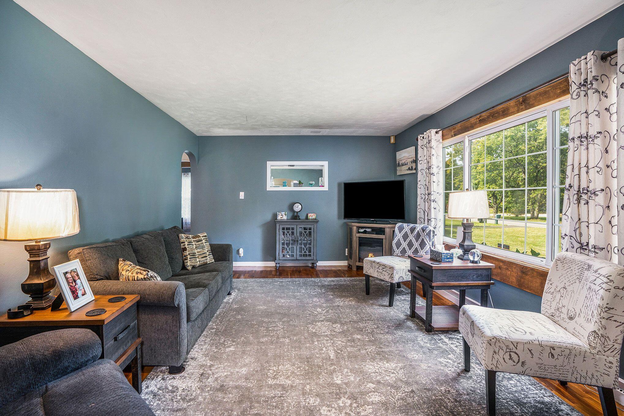 1208 Fulkerson Road Niles, MI 49120 - Photo 2 of 28 1208 Fulkerson living room photo