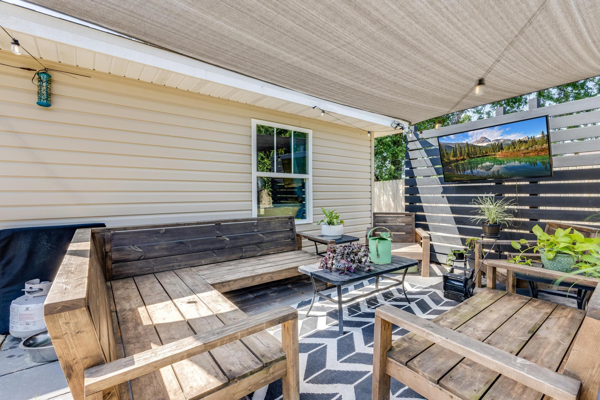3381 Auburn Road Crestview, FL 32539 - Photo 34 of 46 a outdoor space with patio furniture