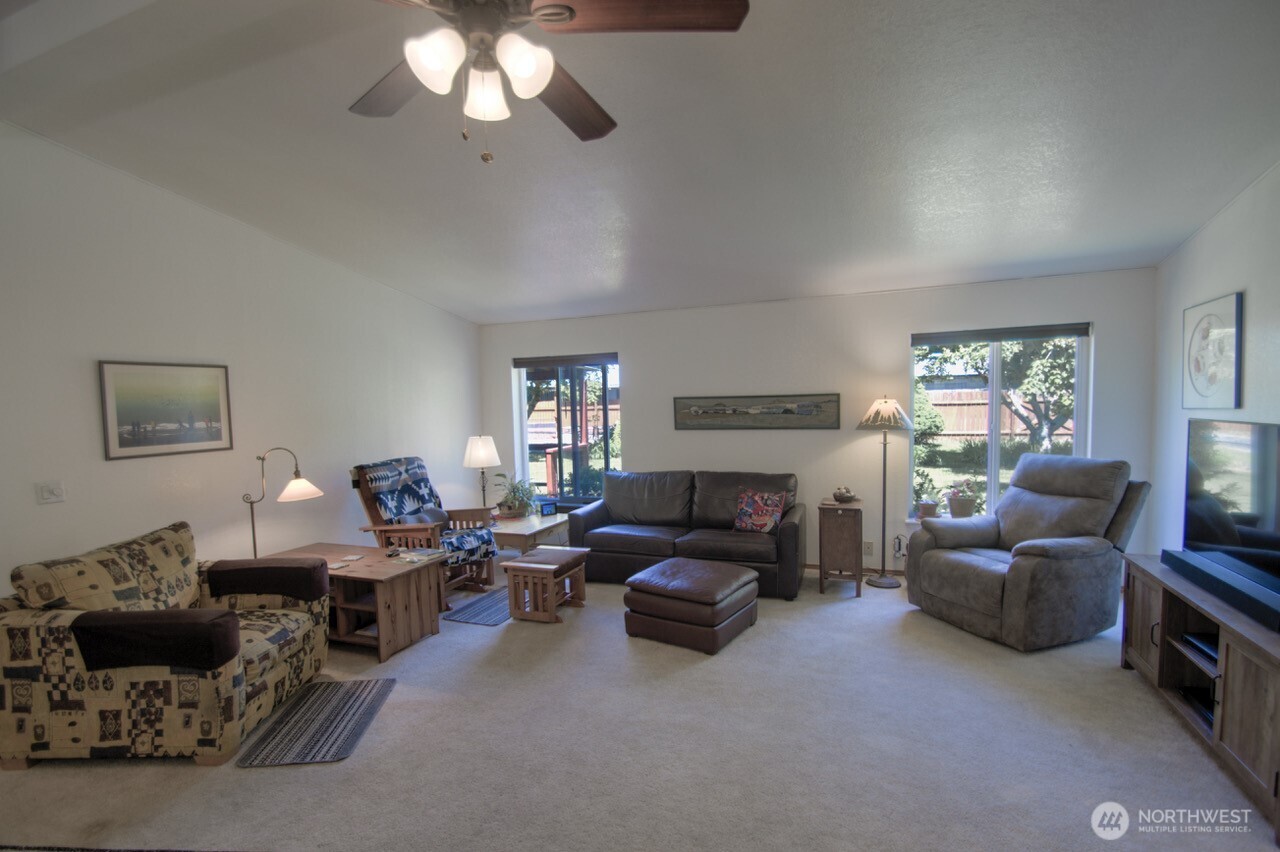 8316 176th Avenue Southwest Rochester, WA 98579 - Photo 5 of 33