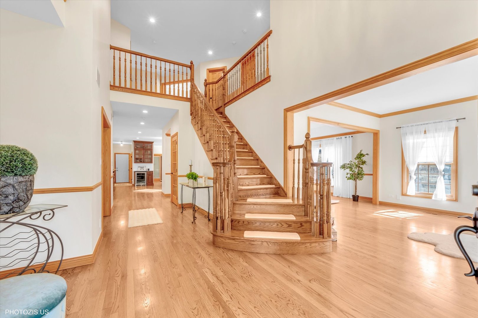 301 South Prospect Avenue Park Ridge, IL 60068 - Photo 6 of 68 Gallery Image 6