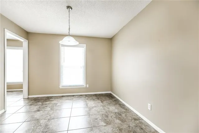 $2,495 | 14916 West 65th Street, Shawnee, KS 66216