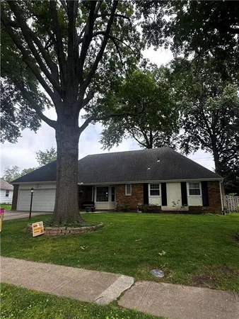 $350,000 | 1400 Southwest Charleston Avenue, Lee's Summit, MO 64081