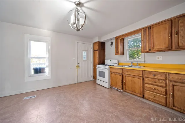 $150,000 | 253 Church Street, West Chicago, IL 60185