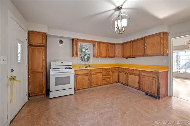 $150,000 | 253 Church Street, West Chicago, IL 60185