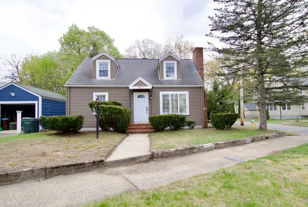 $319,900 | 1657 Carew Street, Springfield, MA 01104