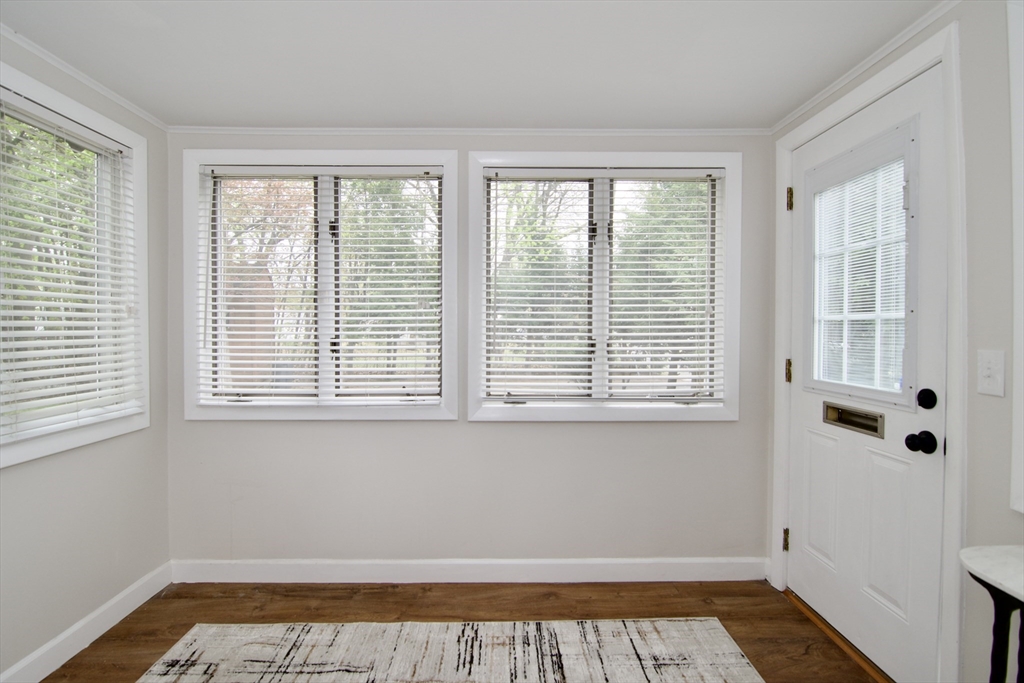 1657 Carew Street Springfield, MA 01104 - Photo 5 of 42