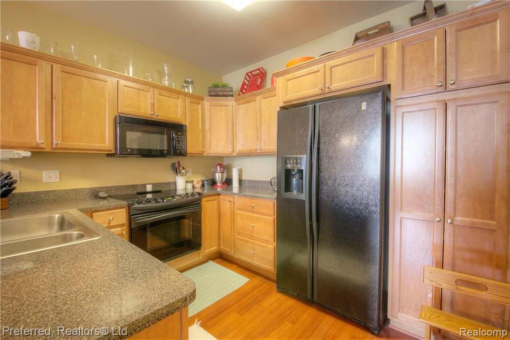 45459 North Stonewood Road Canton, MI 48187 - Photo 16 of 30