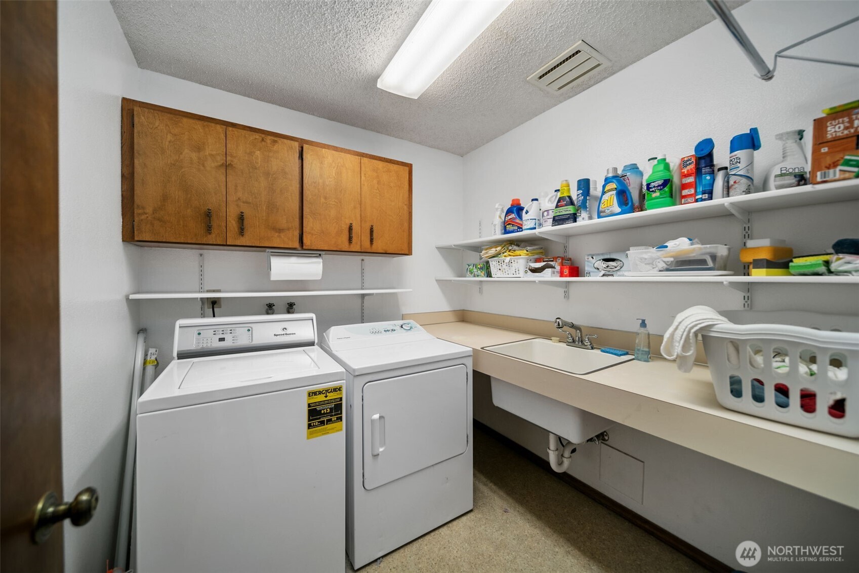 225 19th Street Northeast, Unit 23 East Wenatchee, WA 98802 - Photo 22 of 40 a utility room with dryer and washer