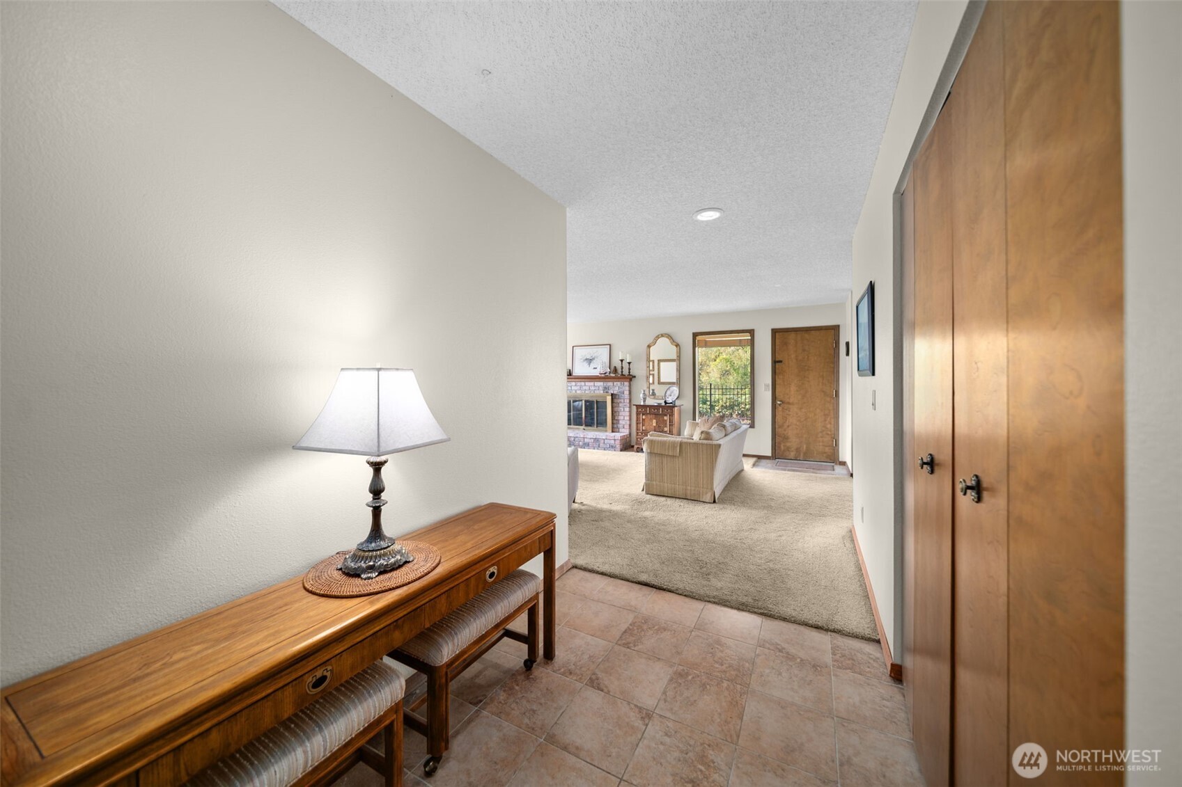 225 19th Street Northeast, Unit 23 East Wenatchee, WA 98802 - Photo 7 of 40 a living room with furniture