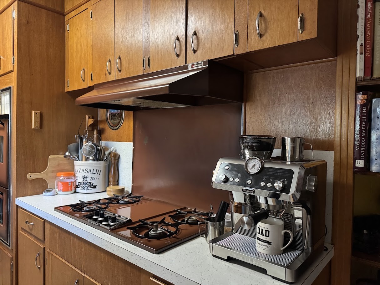 552 East Commerce Street Fairfield, TX 75840 - Photo 8 of 20 a kitchen with a stove and a microwave