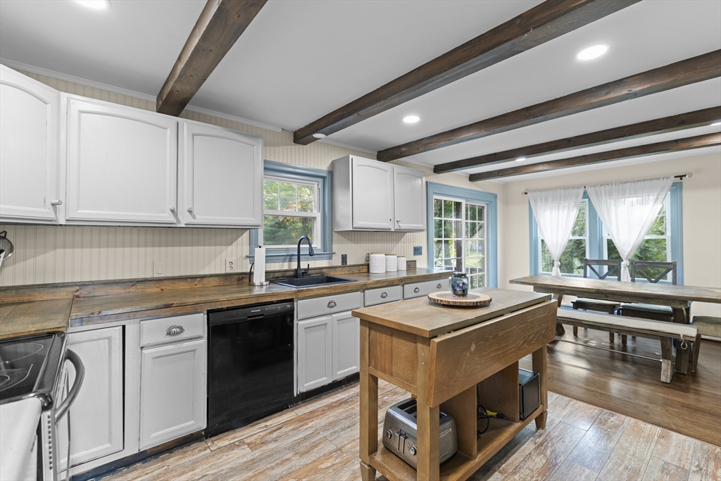 86 Pine Street Rochester, MA 02770 - Photo 3 of 41