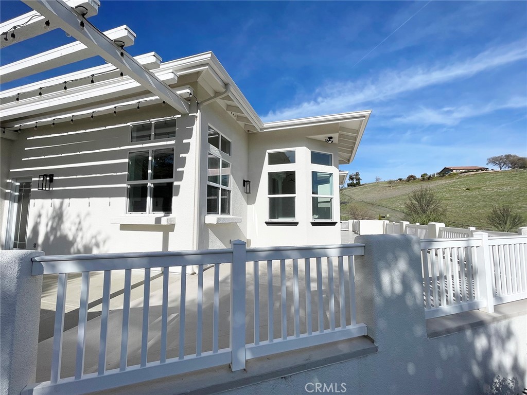 8560 Corriente Road Atascadero, CA 93422 - Photo 6 of 53 a view of a balcony