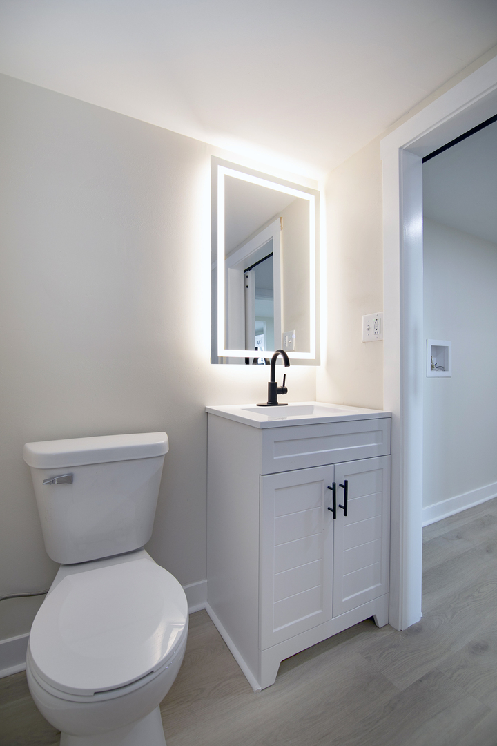2773 North 900 East Road Ashkum, IL 60911 - Photo 17 of 30 a bathroom with a toilet sink and mirror