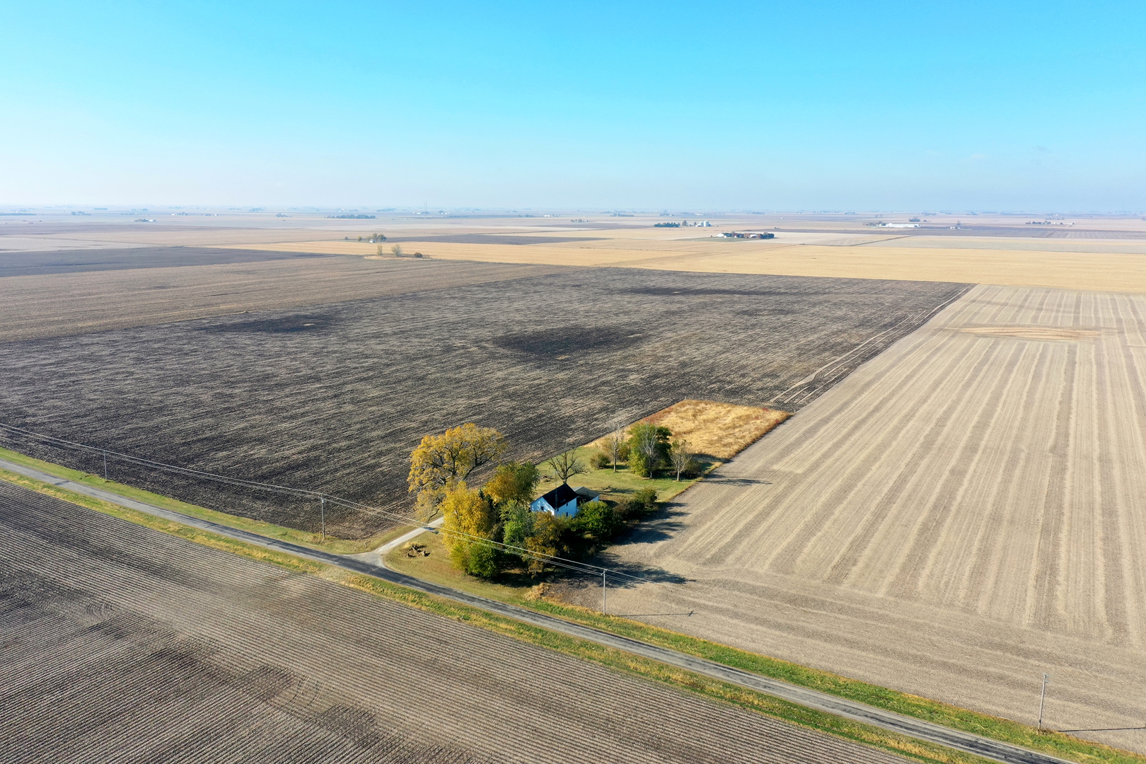 2773 North 900 East Road Ashkum, IL 60911 - Photo 30 of 30 a view of an ocean and beach