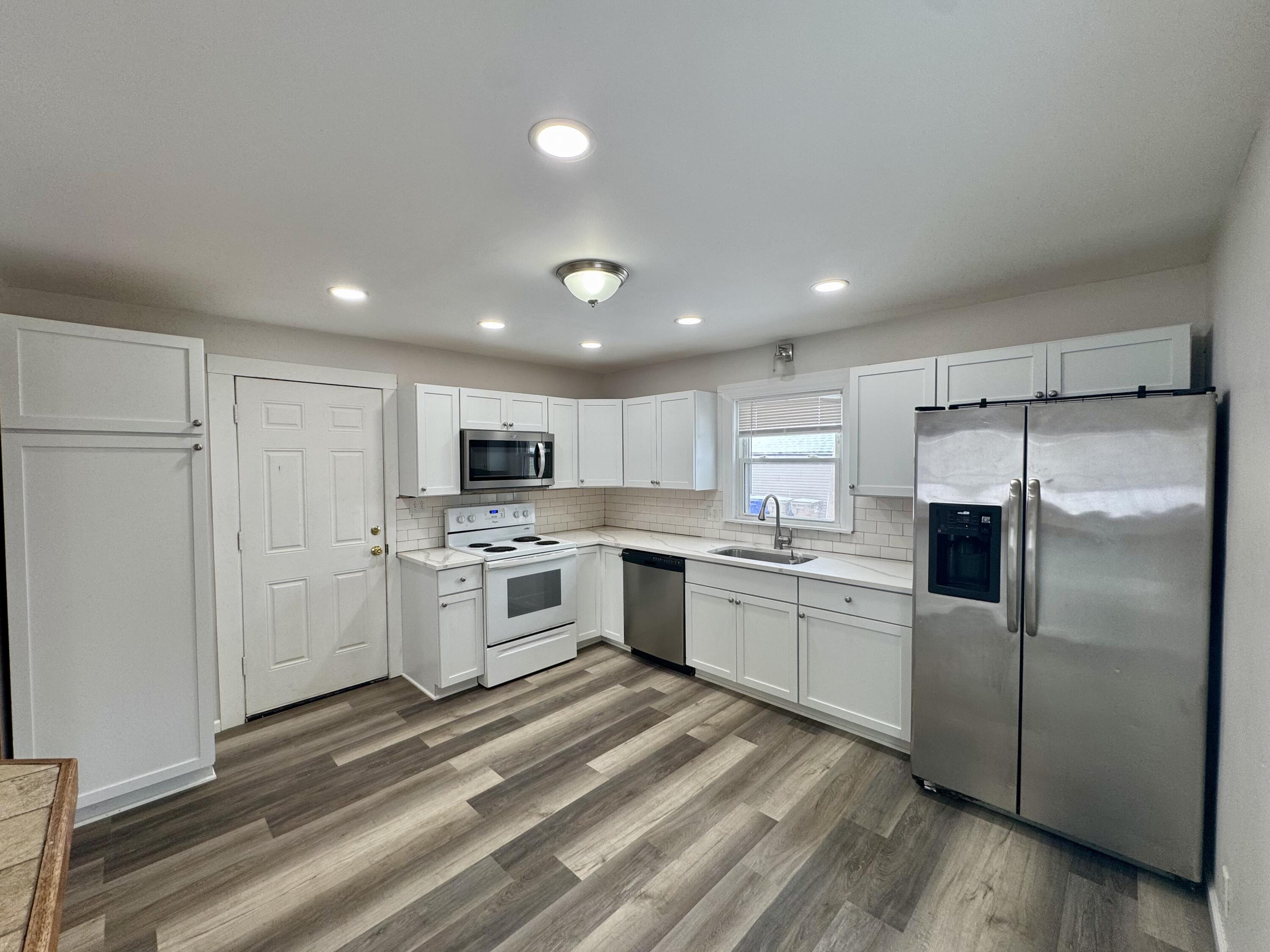 5601 37th Avenue Kenosha, WI 53144 - Photo 2 of 31 Unit 1 Kitchen