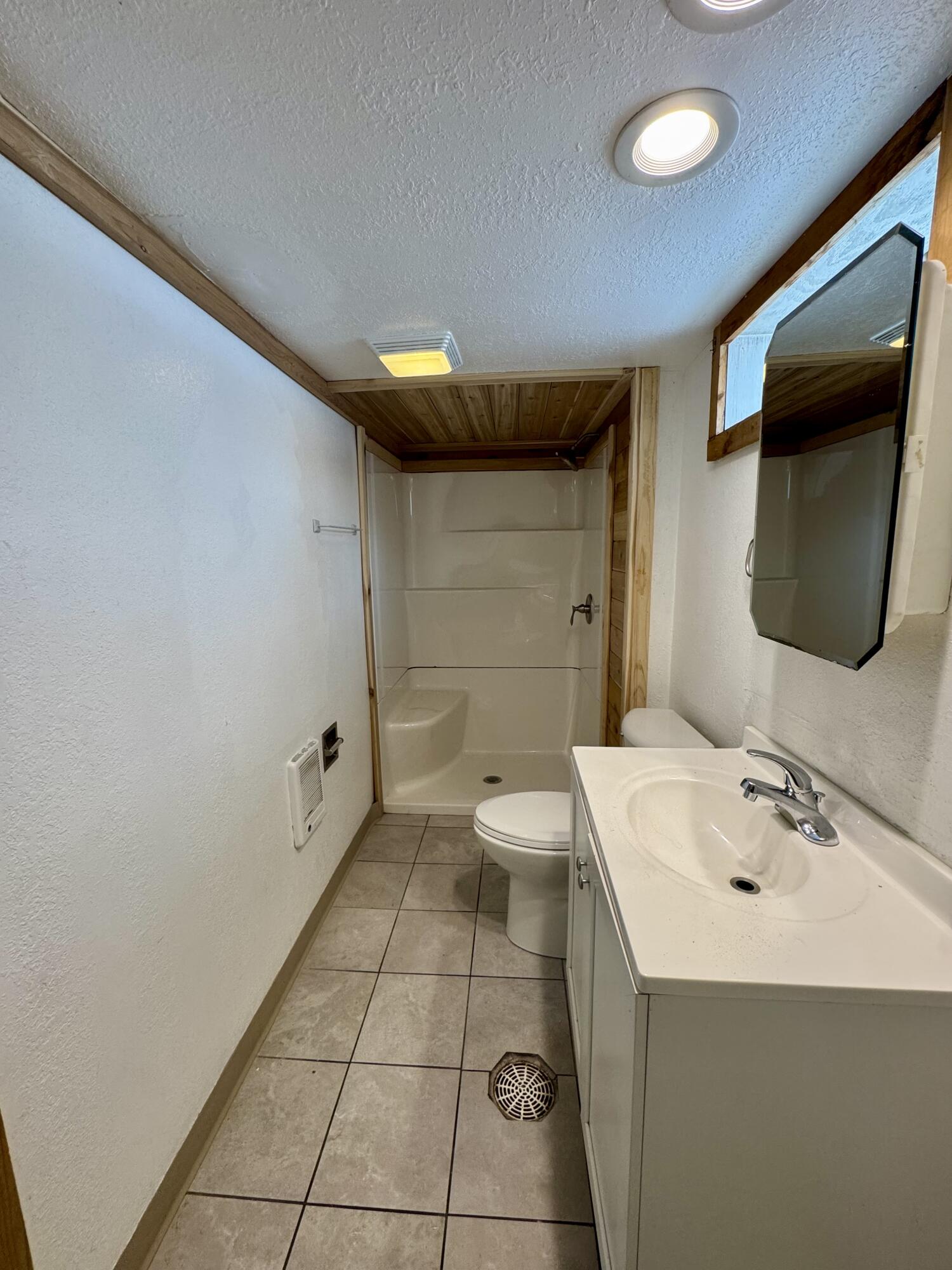 5601 37th Avenue Kenosha, WI 53144 - Photo 29 of 31 Basement Bath