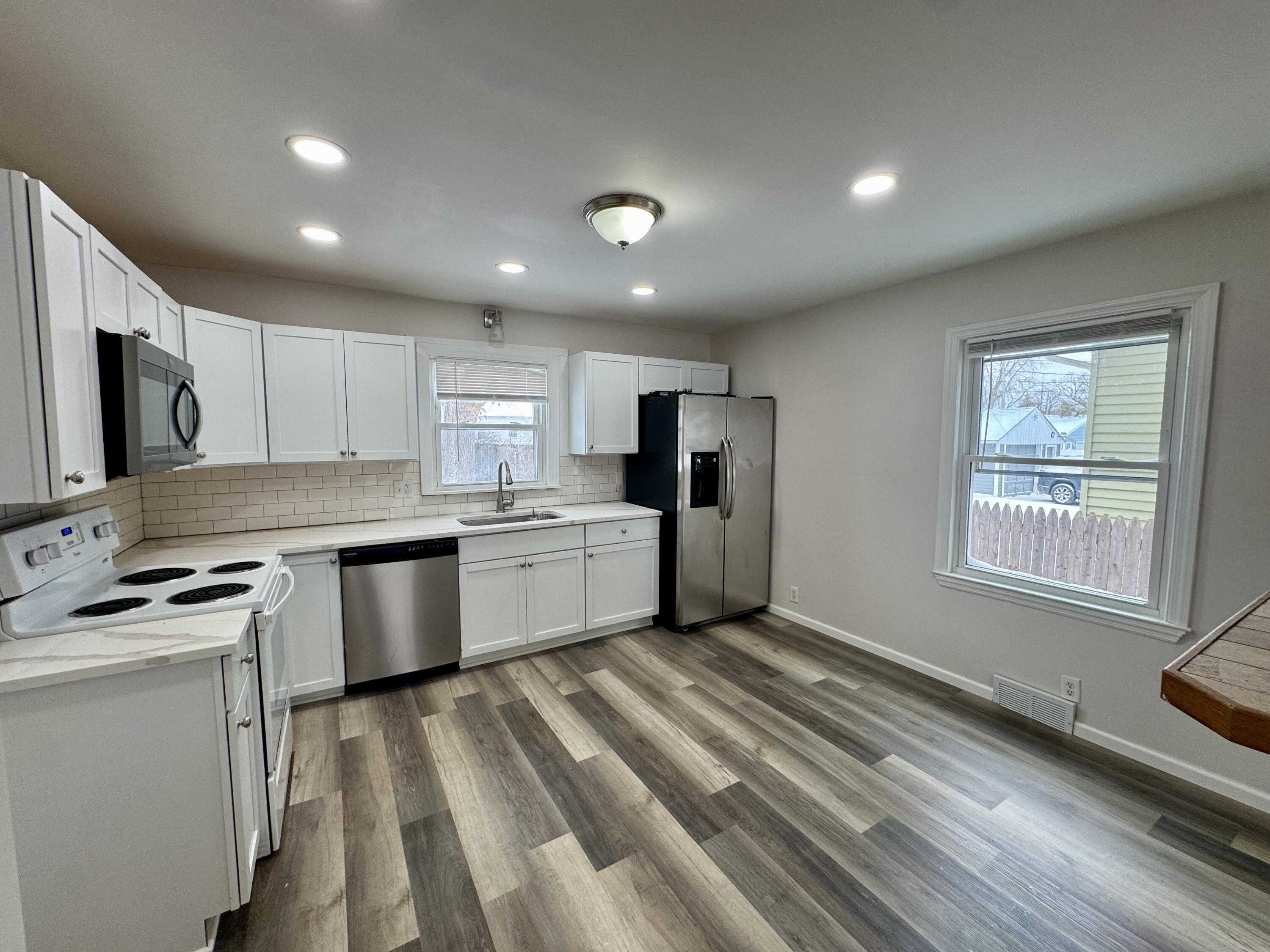 5601 37th Avenue Kenosha, WI 53144 - Photo 3 of 31 Unit 1 Kitchen