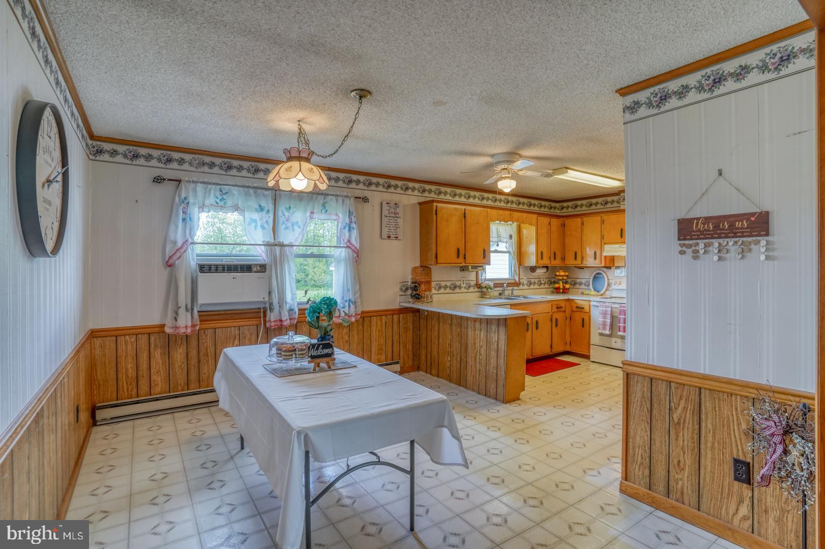 5205 Vernon Road Harrington, DE 19952 - Photo 6 of 42 Dining Area