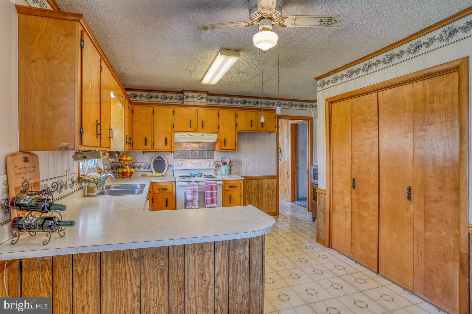 5205 Vernon Road Harrington, DE 19952 - Photo 9 of 42 Breakfast bar