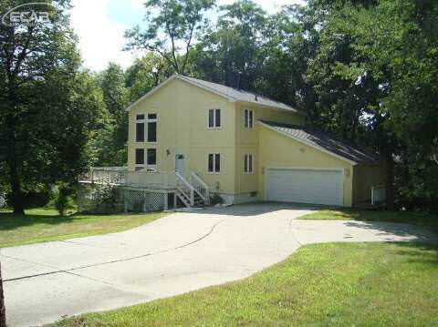 10051 Carmer Road Fenton, MI 48430 - Photo 1 of 37 20434554.JPG