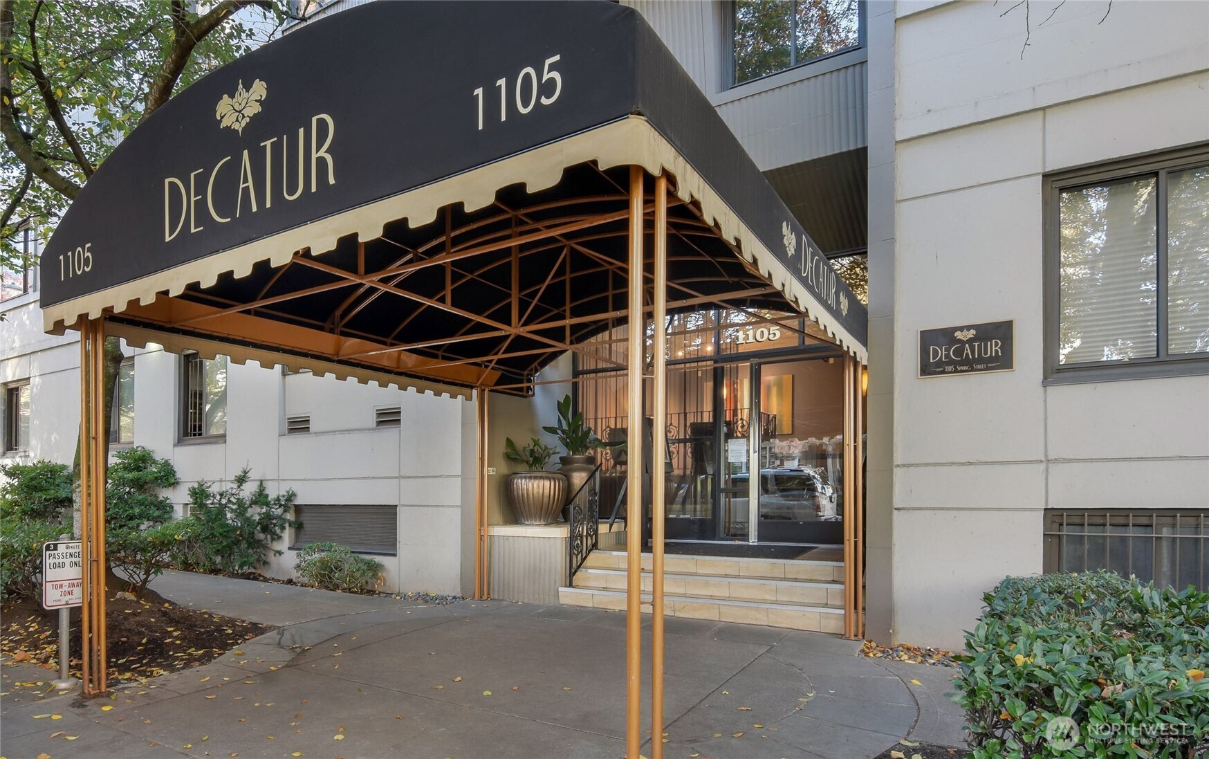 1105 Spring Street, Unit 504 Seattle, WA 98104 - Photo 3 of 22