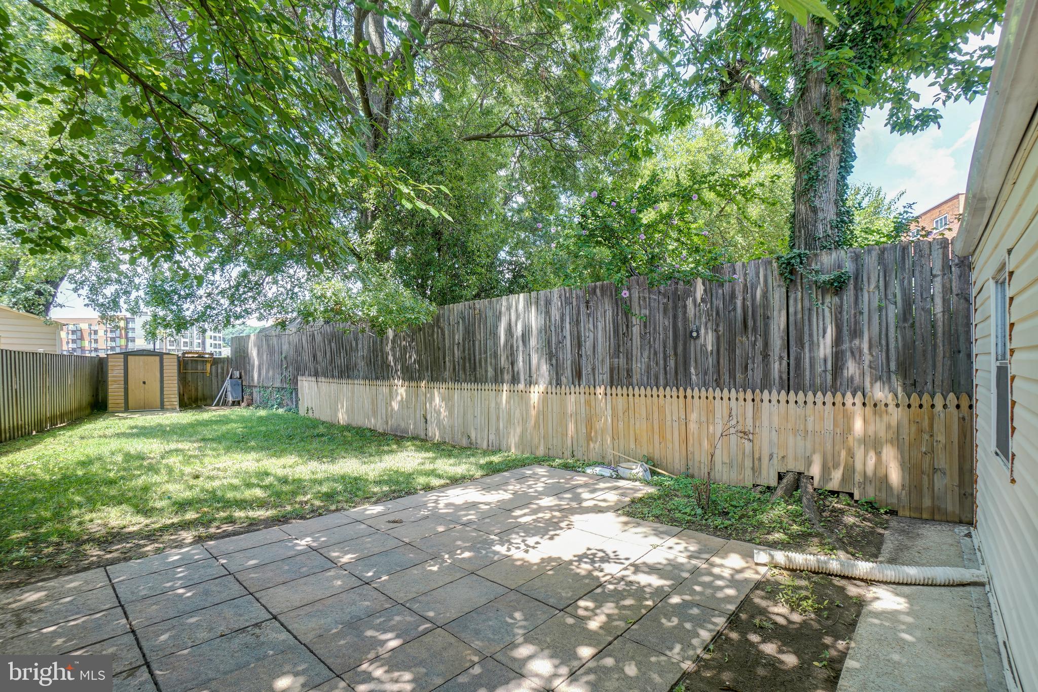 628 Four Mile Road Alexandria, VA 22305 - Photo 26 of 29 a backyard of a house
