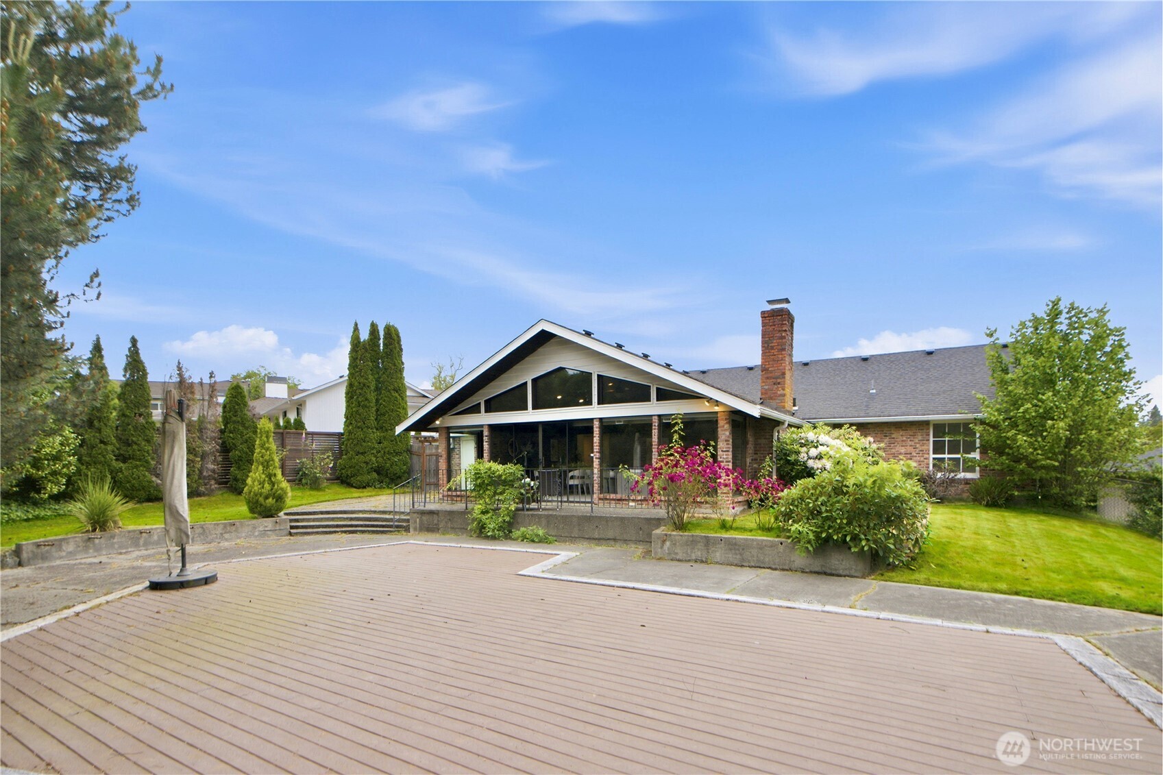 9837 Belfair Road Bellevue, WA 98004 - Photo 30 of 32 Gallery Image 30
