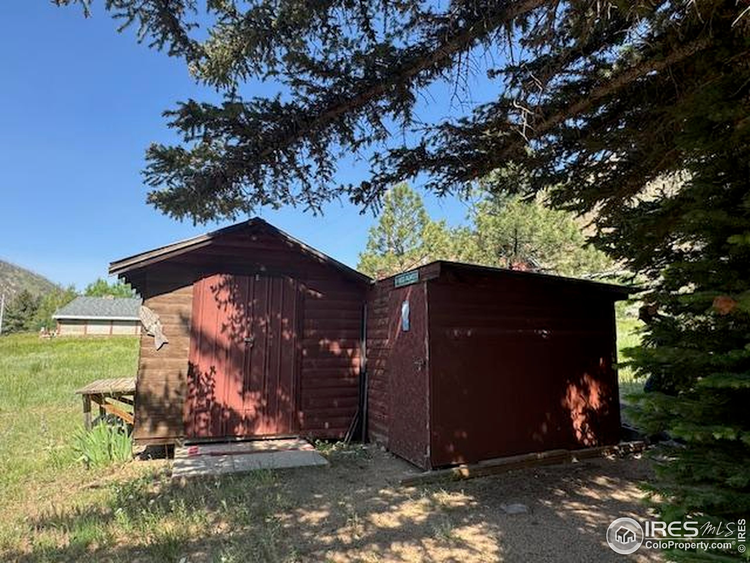 110 Meadow Lane Bellvue, CO 80512 - Photo 21 of 28 a view of a garage