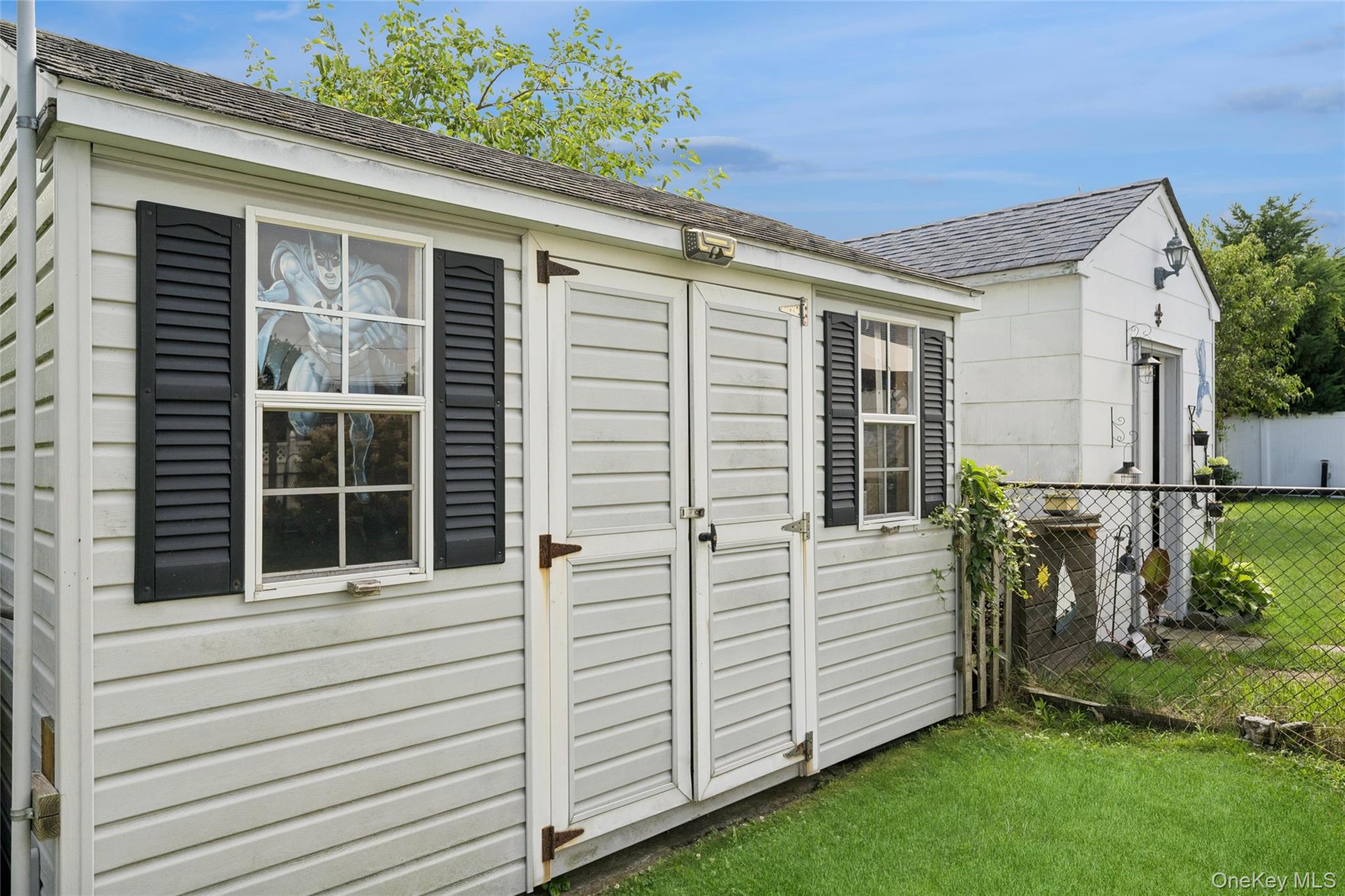 231 East Hampton Road Lindenhurst, NY 11757 - Photo 17 of 24 Gallery Image 17