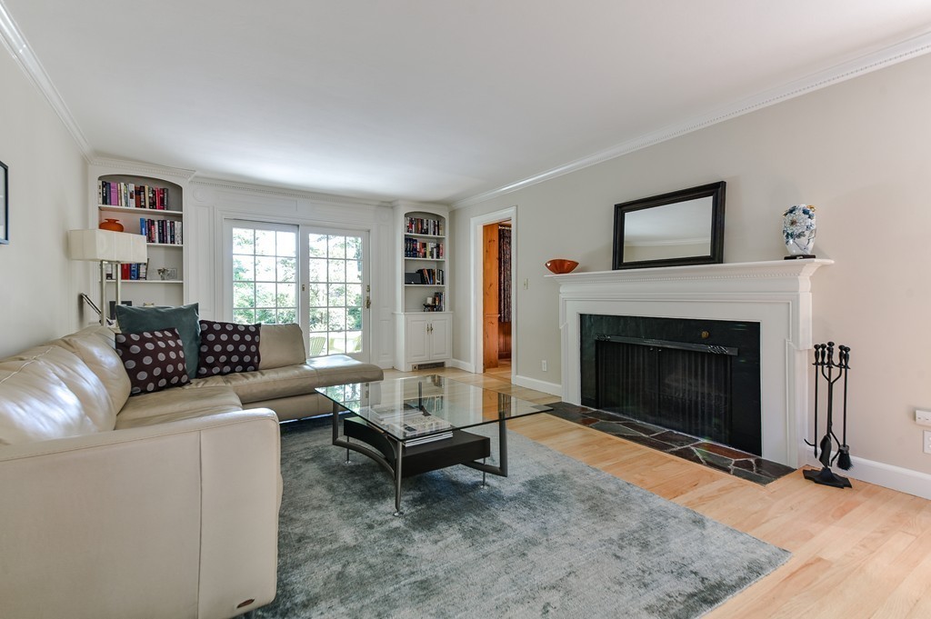 30 Thackeray Road Wellesley, MA 02481 - Photo 4 of 29 Gallery Image 4